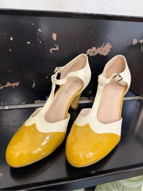 NEW IN BOX CHELSEA CREW GATSBY HEELS MUSTARD SIZE 40
